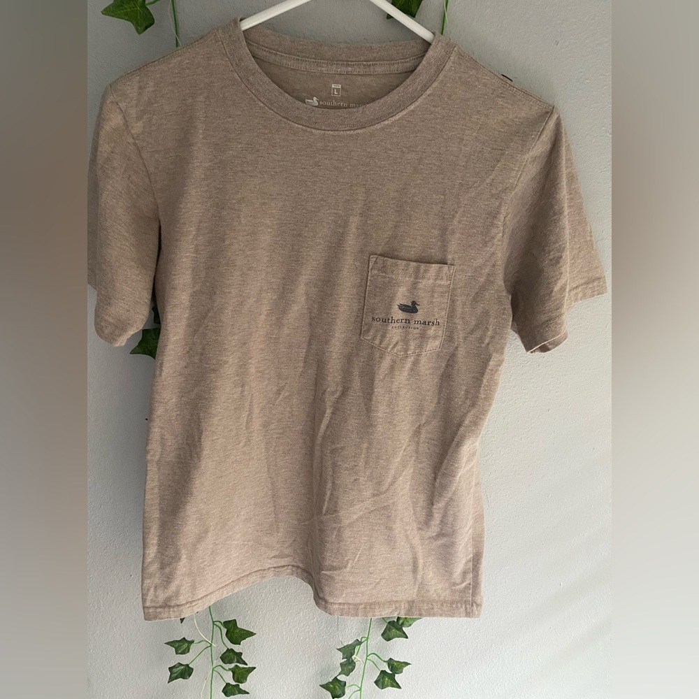 beige southern marsh t-shirt. youth large.